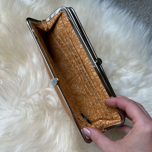 Hobo Lauren Clutch-Wallet in Truffle - Picture 6 of 8